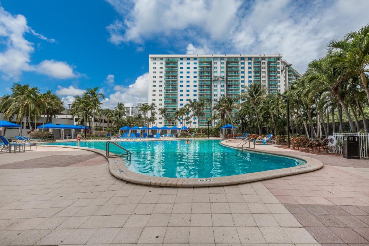 Ocean Reserve Luxury Condos Across From Sunny Isles Beach Miami Beach Exterior photo