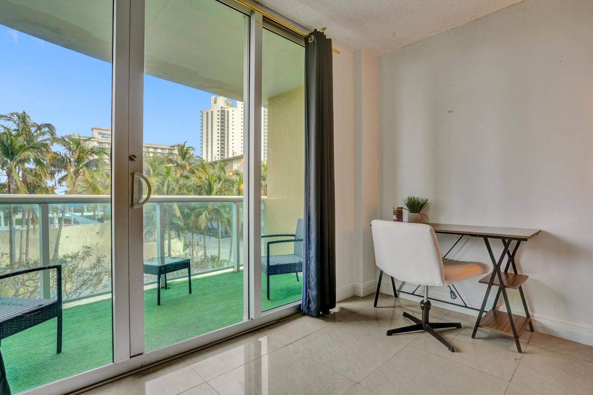 Ocean Reserve Luxury Condos Across From Sunny Isles Beach Miami Beach Exterior photo