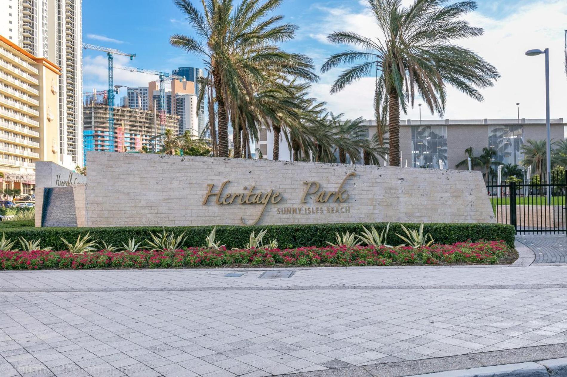 Ocean Reserve Luxury Condos Across From Sunny Isles Beach Miami Beach Exterior photo