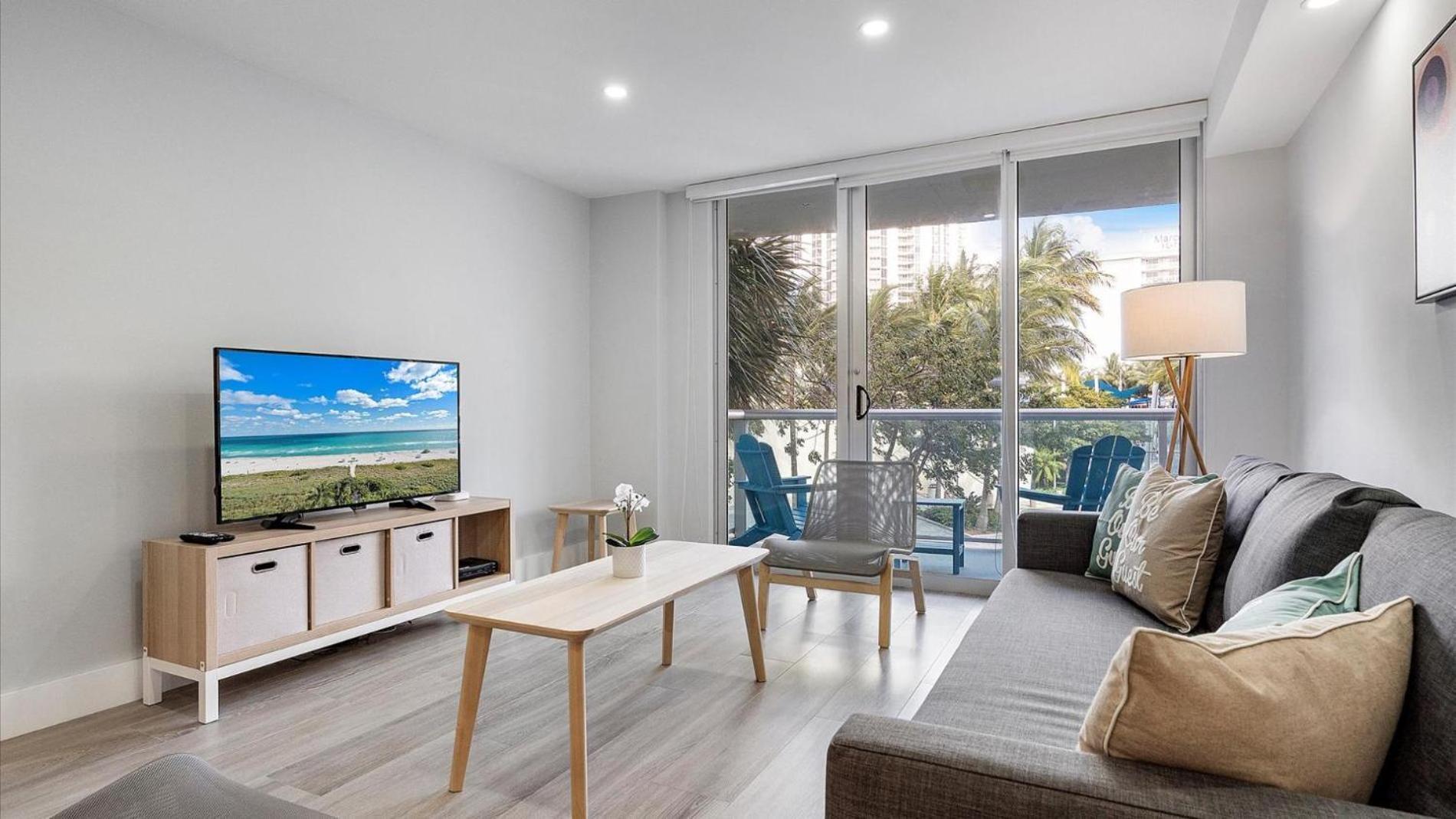 Ocean Reserve Luxury Condos Across From Sunny Isles Beach Miami Beach Exterior photo