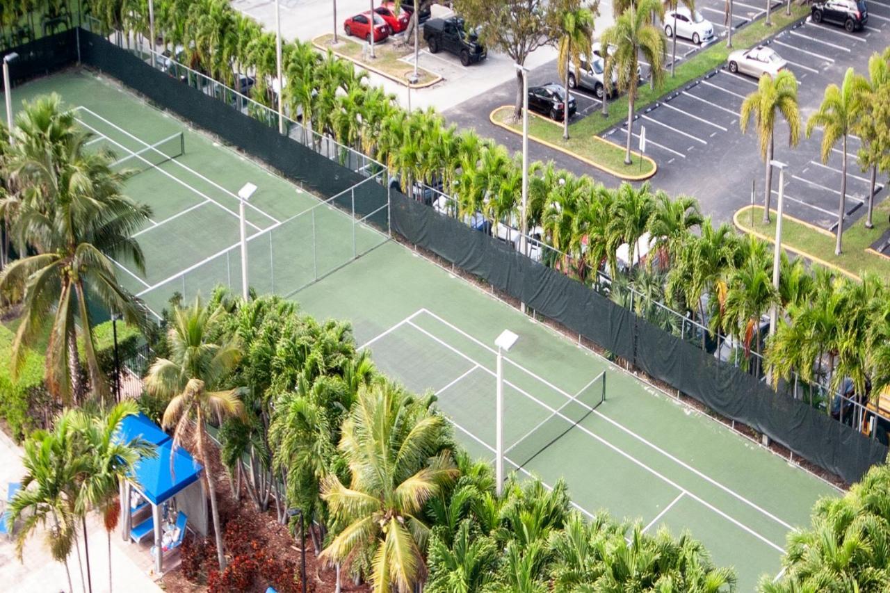 Ocean Reserve Luxury Condos Across From Sunny Isles Beach Miami Beach Exterior photo